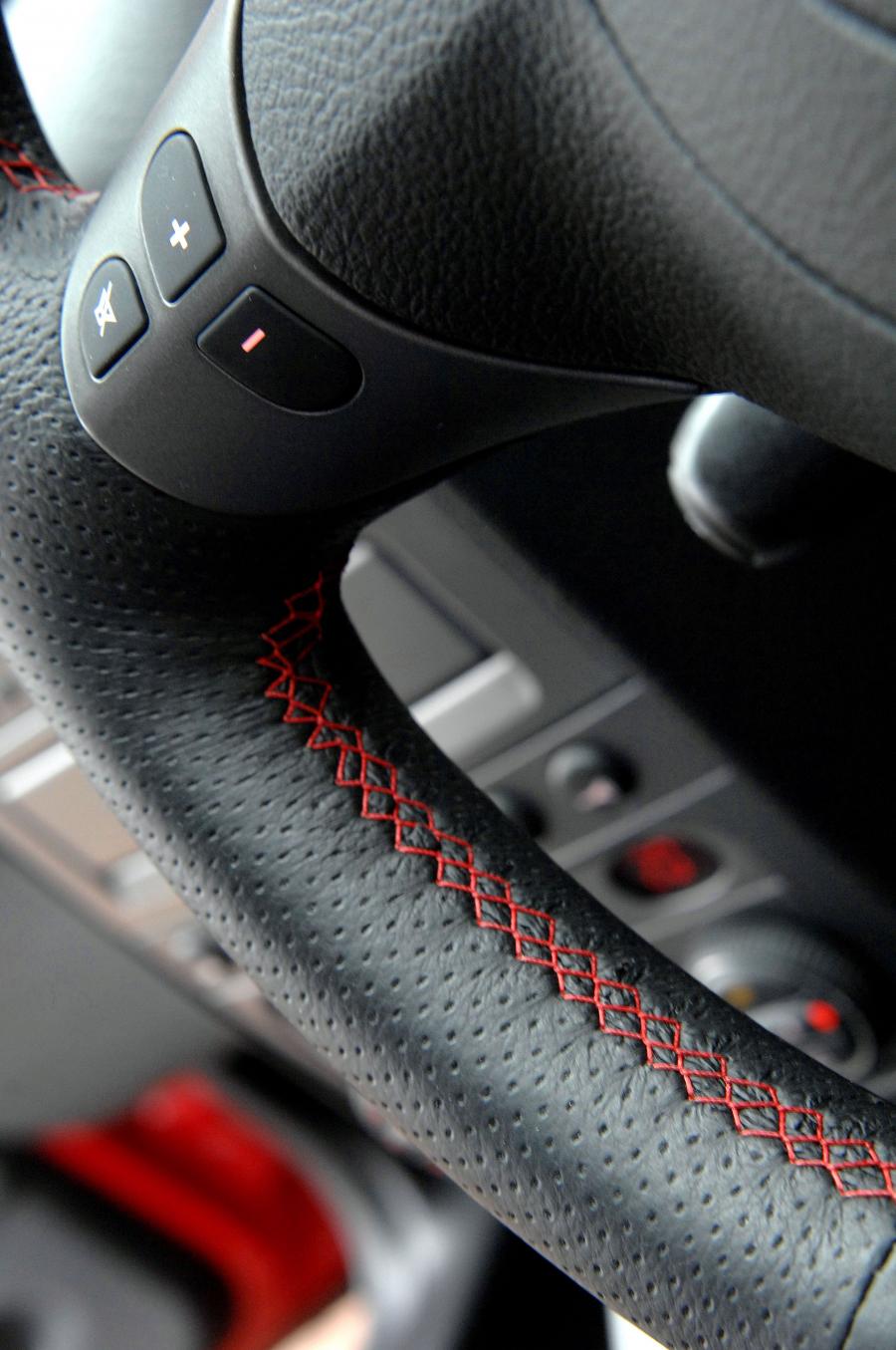 Детали интерьера Alfa Romeo GT Q2 (937C) 2008 года  (ZA) (фото 7 из 31)